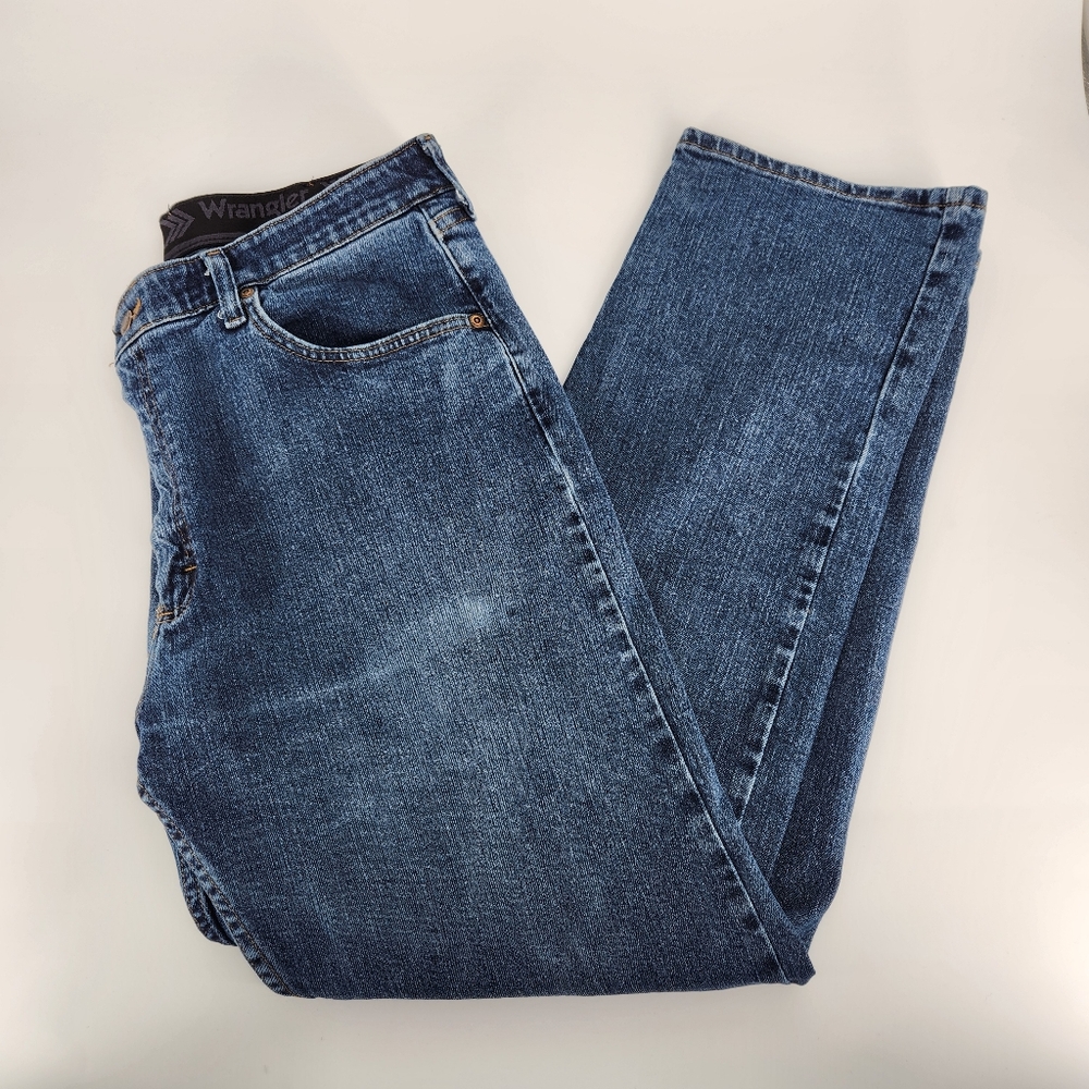 Wrangler Stretchy Blue Jeans Straight Leg Men's Size 35X30